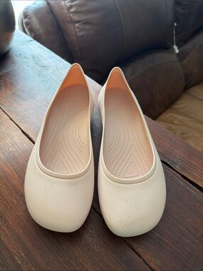 CROCS Women's Ballet Flats in Light Blush